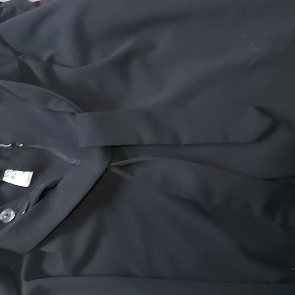 Vero Moda slim leg pants. Size 38 European or dize 10 US - Picture 5 of 8